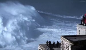 Record de la vague la plus haute jamais surfée par Rodrigo Koxa