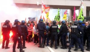 Entre 250 et 300 cheminots manifestent devant le Cadam à Nice
