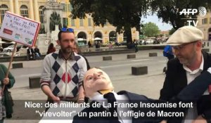 Des militants font "virevolter" un pantin à l'effigie de Macron