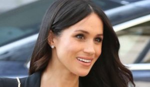 Public Royalty : Meghan Markle a eu CETTE réaction en voyant sa robe de mariée !