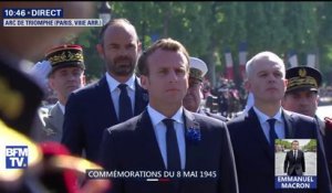 8 mai: les images du recueillement d’Emmanuel Macron sous la statue du général De Gaulle