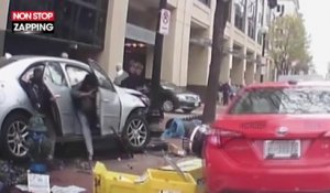 Des passants tentent de soulever une voiture pour sauver deux personnes écrasées (Vidéo)