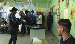 Législatives en Irak: policiers et soldats votent en avance