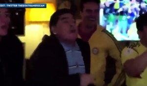La folle célébration de Maradona après le but de Mina !