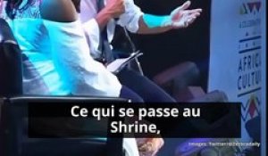 Emmanuel Macron danse sur de l'afro beat au Shrine, à Lagos