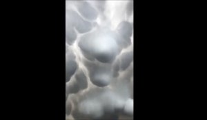 Des nuages Mammatus impressionnants se forme pendant un orage à Oklahoma