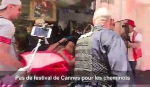 Cannes: des cheminots en colère mais en tenue de soirée