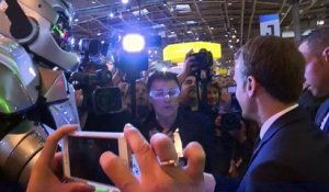 Macron à Vivatech: "il ne faut pas avoir peur du robot"