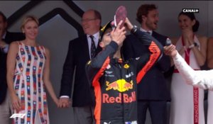 Le "shoey" de Daniel Ricciardo