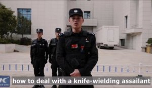 La police chinoise partage sa brillante idée pour aider les gens à faire face aux attaques au couteau