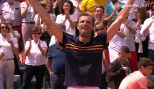 Roland-Garros : L'émotion de Benneteau après sa victoire !!