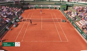 Roland-Garros 2018 : Johnson s'arrache au filet !
