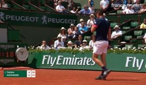 Roland-Garros 2018 : Enorme défense de Thiem, Nishikori à la faute !