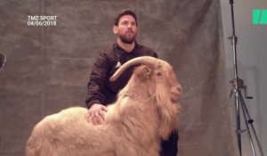 Lionel Messi pose avec une chèvre, mais n'est pas "le meilleur joueur de tous les temps"