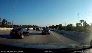 Un véhicule percute une voiture à l'arret en bord d'autoroute