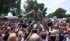 Une statue à la mémoire de Johnny Hallyday