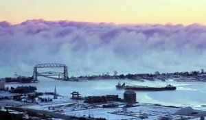 Un mur de brouillard avale les côtes de Minnesota Harbor !