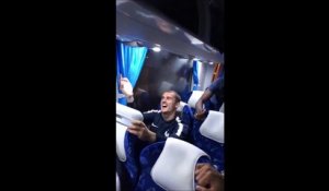 Les Bleus font la fête dans le bus après le match France Pérou