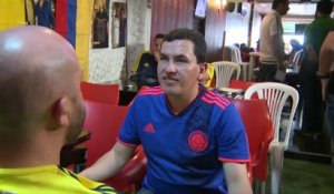 Un supporter sourd et aveugle suit le match de la Colombie grace à son ami