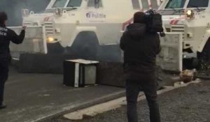 Intervention de la police à Feluy pour libérer l’autoroute  que des « gilets jaunes » bloquaient