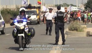 La "marche solidaire" en soutien aux migrants arrive à Calais