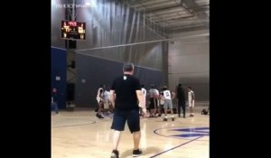 Une bagarre éclate entre les joueurs et les arbitres lors d'un match de basketball amateur