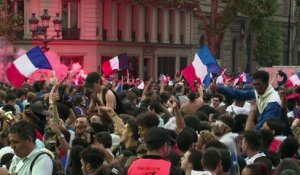 La France en finale: explosion de joie devant l'Hôtel de Ville