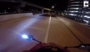 Il filme la chute d'un motard en pleine autoroute... Impressionnant
