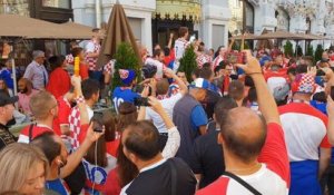 En coulisses - Le trajet des fans à travers Moscou jusqu'au stade Loujniki