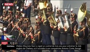 Défilé du 14 juillet: Deux motos de la Garde Républicaine se sont percutées place de la Concorde devant la tribune présidentielle