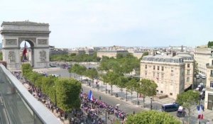 Des milliers de personnes attendent les Bleus sur les Champs-Élysées