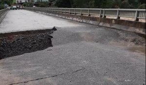 Un pont s'effondre au Vietnam et paralyse les habitants