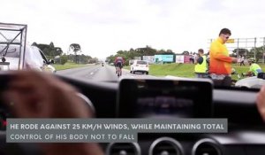 Il roule à 202 km/h en vélo sur l'autoroute