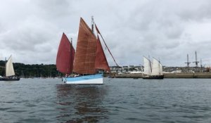 Temps fête à Douarnenez. Le Biche hisse les voiles