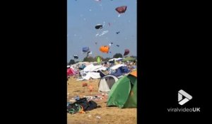 Tornade en camping : toutes les tentes s'envolent dans ce festival de musique !