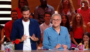 Marc-Antoine Le Bret fait une chanson pour se moquer de Booba et d'Alexandre Benalla dans "Les enfants de la télé" - VIDEO