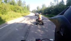 Russie : Un choc violent entre une voiture et un quad roulant au sens inverse !