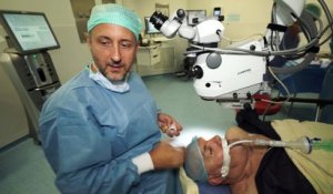 Reportage au bloc opératoire: les yeux dans les yeux à Mercy