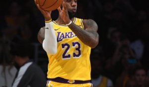 NBA - Pré-saison : LeBron, un gros dunk mais un revers !