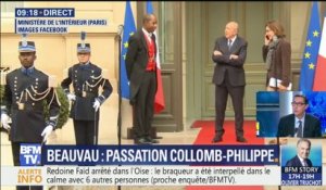 Seul, les bras croisés, Gérard Collomb attend l'arrivée d'Edouard Philippe pour la passation de pouvoir
