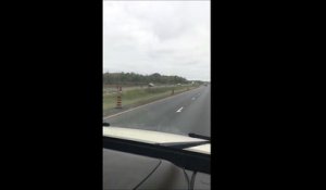 Un conducteur réalise une dangereuse marche arrière sur l'autoroute