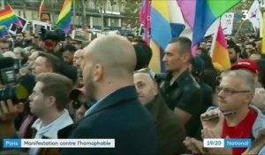 Paris : des centaines de manifestants défilent contre l'homophobie