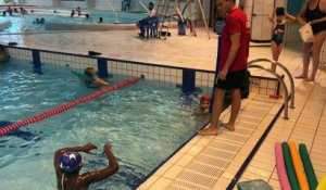 Dernières longueurs pour ces jeunes qui ont bénéficié de cours de natation grâce au Secours Populaire