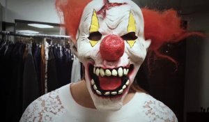 Halloween : Cyril Hanouna et les chroniqueurs de TPMP piégés par un clown en coulisses ! (exclu vidéo)