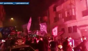Les supporters du PSG mettent l’ambiance aux abords du San Paolo