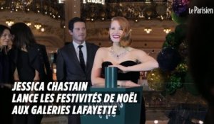 Jessica Chastain lance les festivités de Noël aux Galeries Lafayette