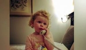 Cette petite fille ayant une conversation sérieuse au téléphone est la meilleure chose que vous allez voir!