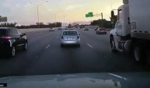 Un conducteur réussi à éviter le pire en pleine autoroute... Joli