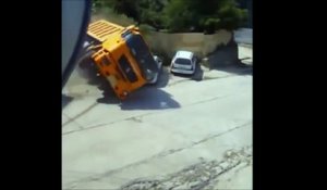 Un automobiliste réussi à sortir de sa voiture 1 seconde avant le drame