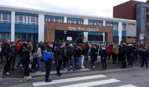DNA - 130 à 150 lycéens entonnent la Marseillaise devant le lycée Louis Marchal de Molsheim